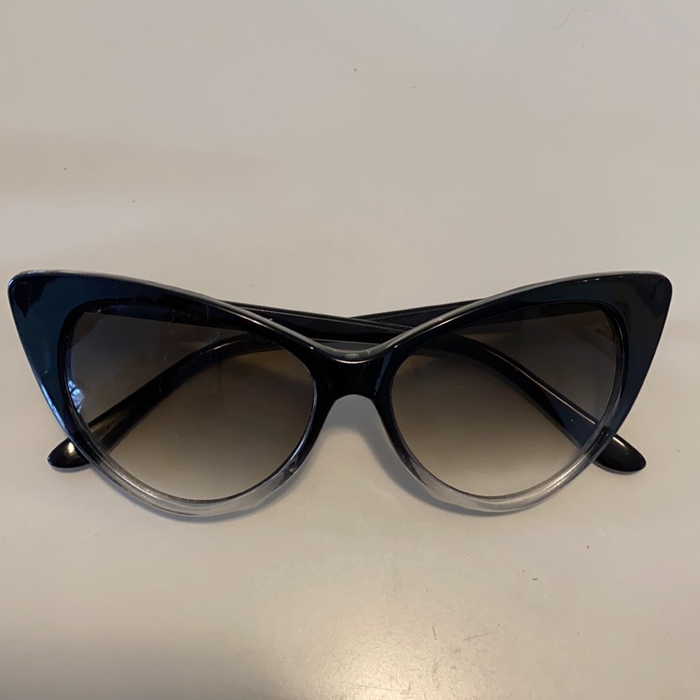 Cat eye sunglasses